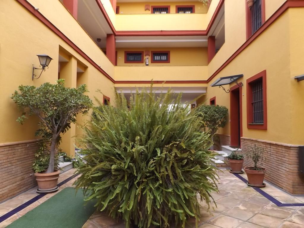 Alameda Donkey Parking Apartment Sevilla Bagian luar foto