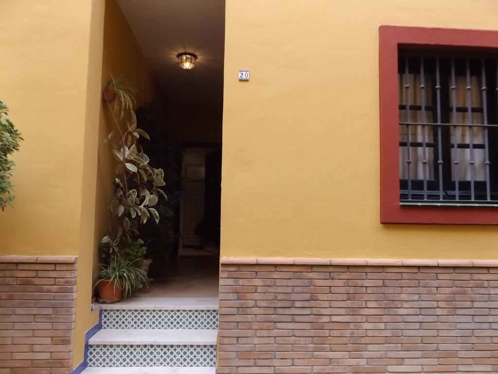 Alameda Donkey Parking Apartment Sevilla Bagian luar foto